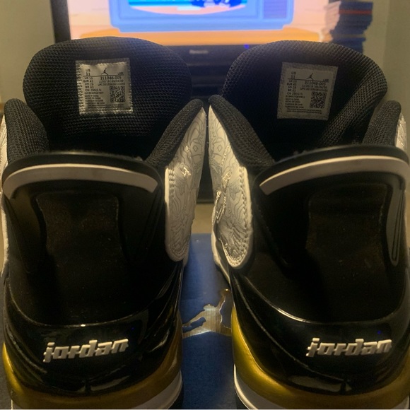 Jordan Dub Zero “Metallic Gold” - Picture 5 of 7
